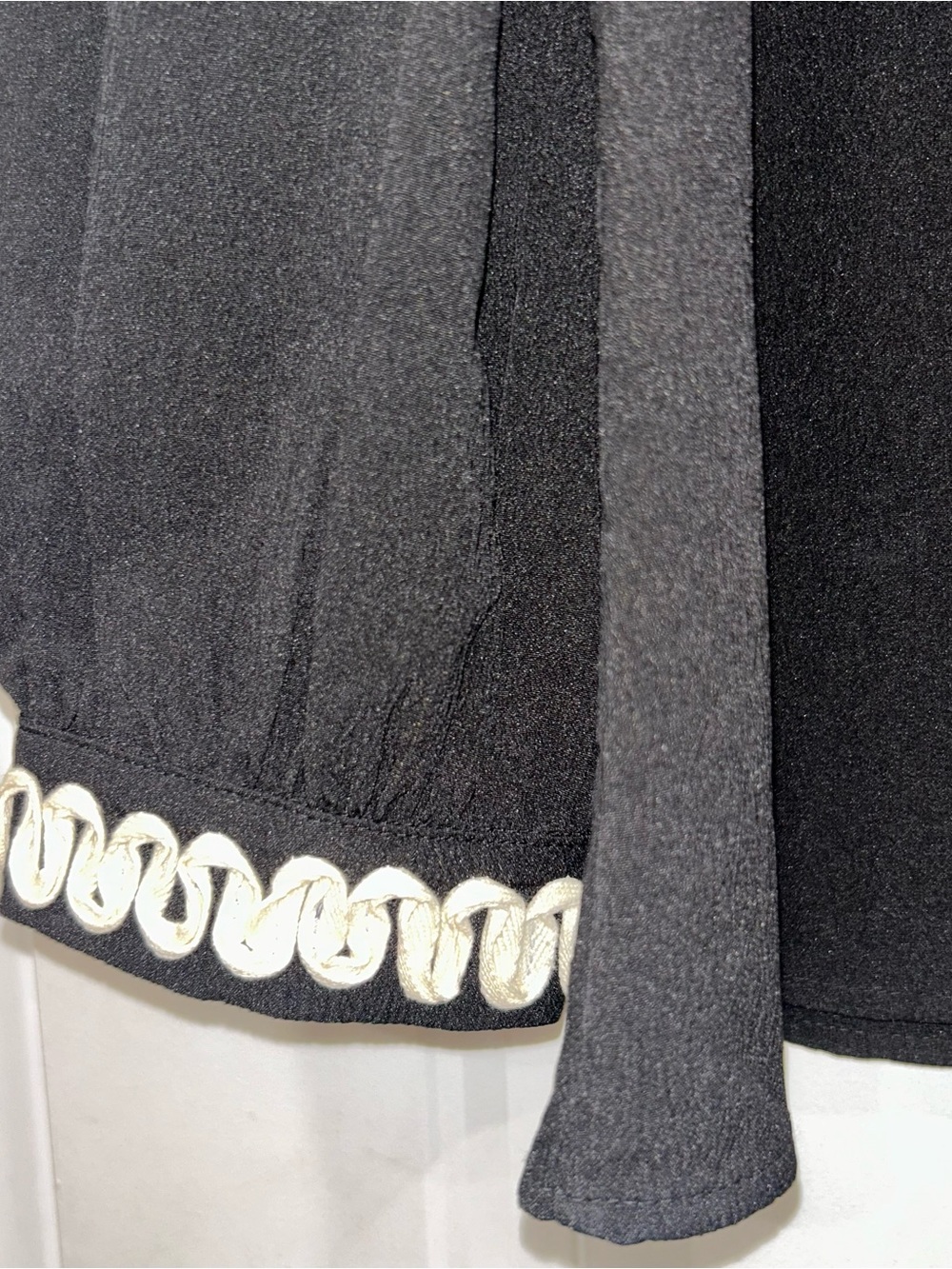 JODIFL Black Long-Sleeve Blouse with Cream Trim - Picture 3 of 6